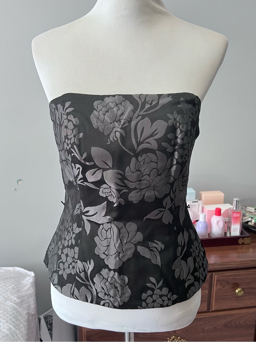 White House Black Market Strapless Corset Top Size 6 Black Grey Floral Jacquard